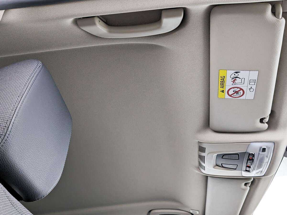 BMW 3 серии 318i, 2017 Фото №17