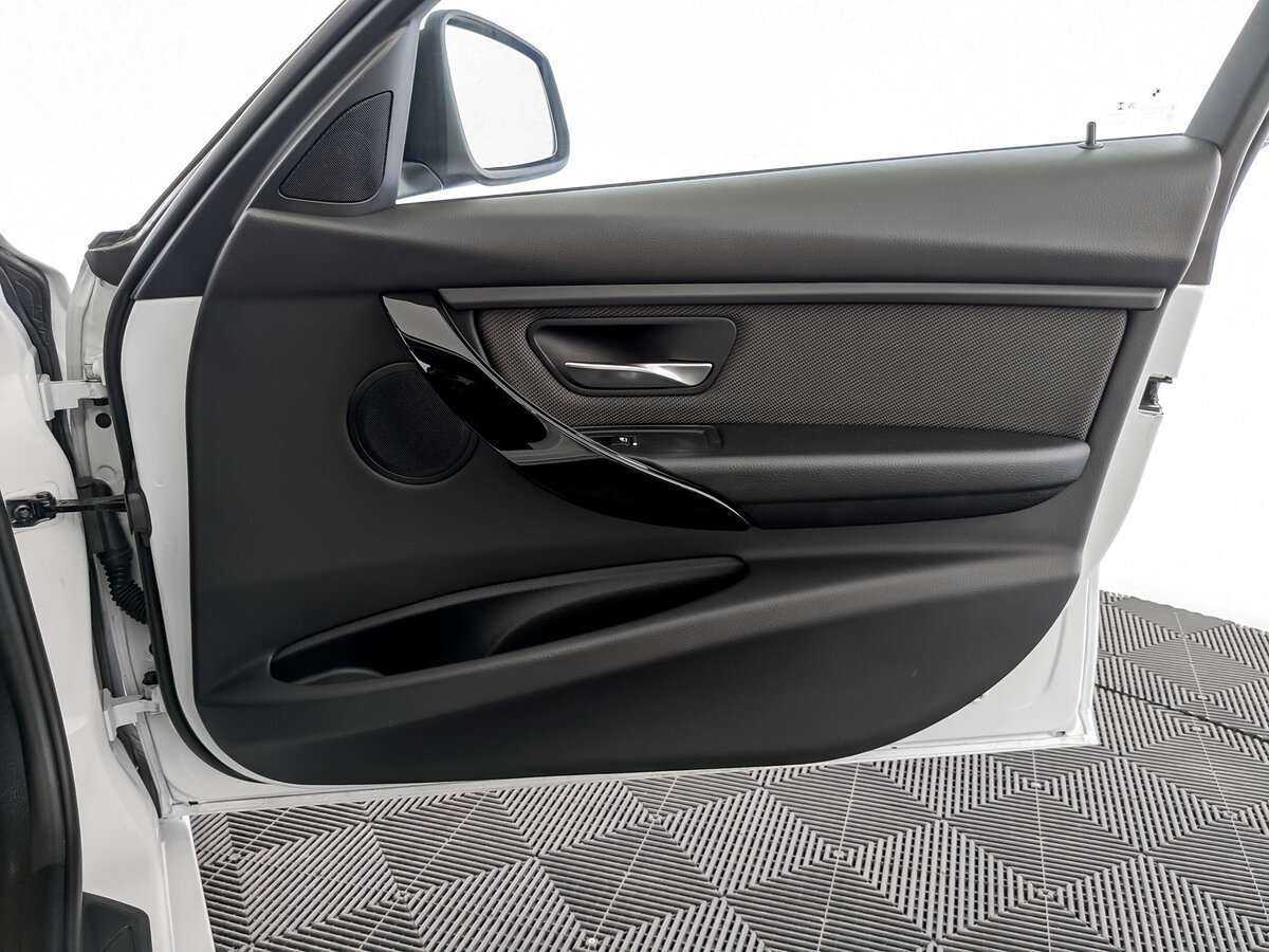 BMW 3 серии 318i, 2017 Фото №19