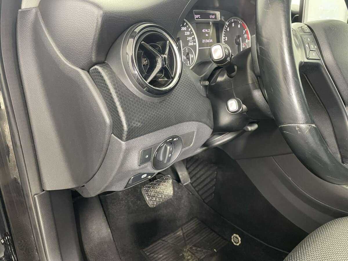 Mercedes-Benz A-Класс 180, 2014 Фото №9