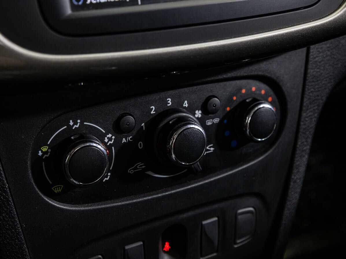 Renault Logan, 2019 Фото №16