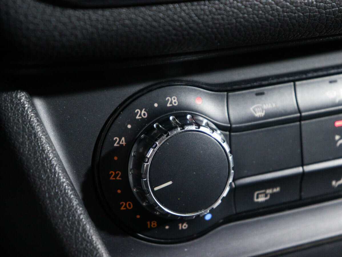 Mercedes-Benz CLA 200, 2013 Фото №16