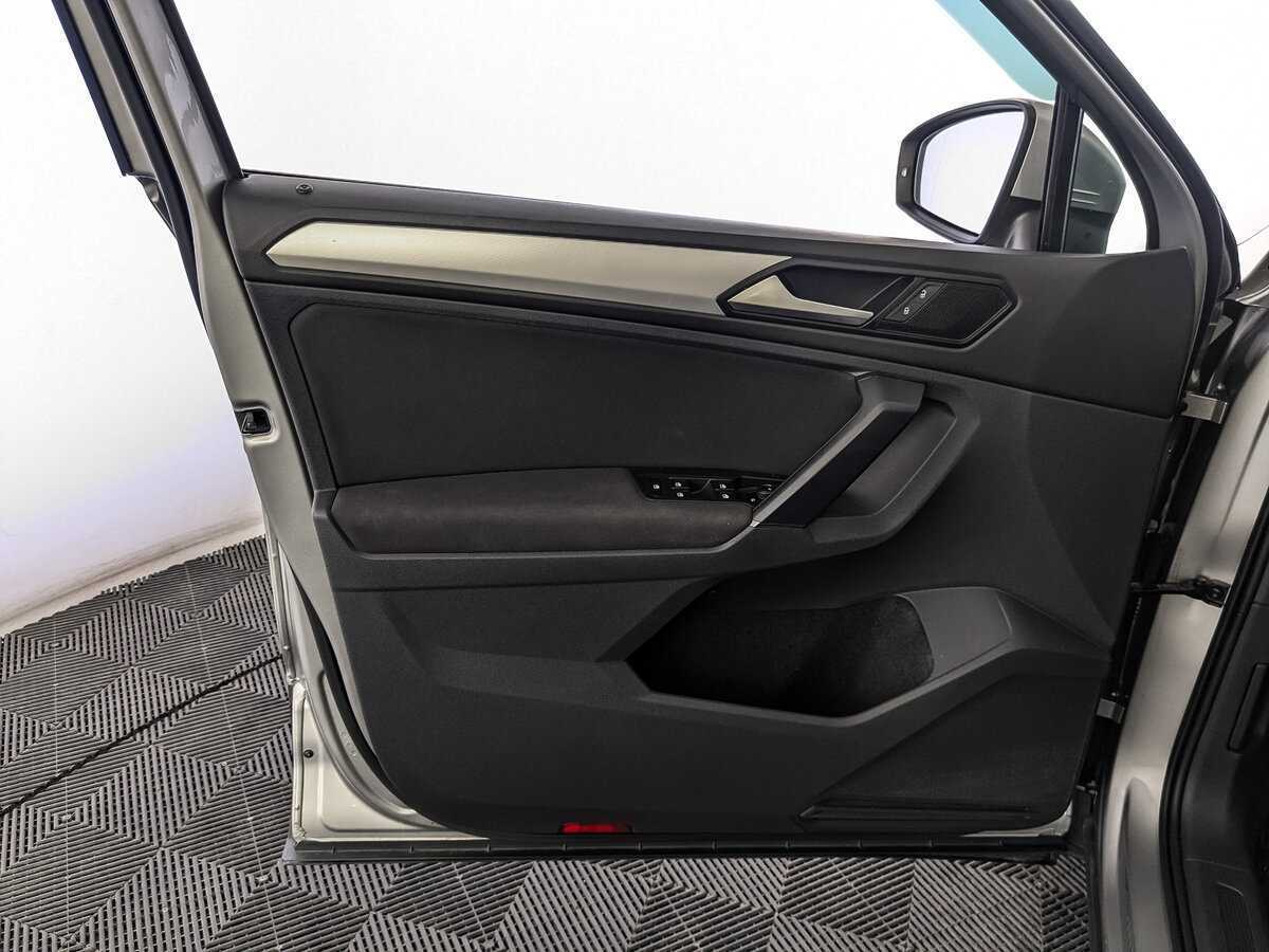 Volkswagen Tiguan, 2019 Фото №15