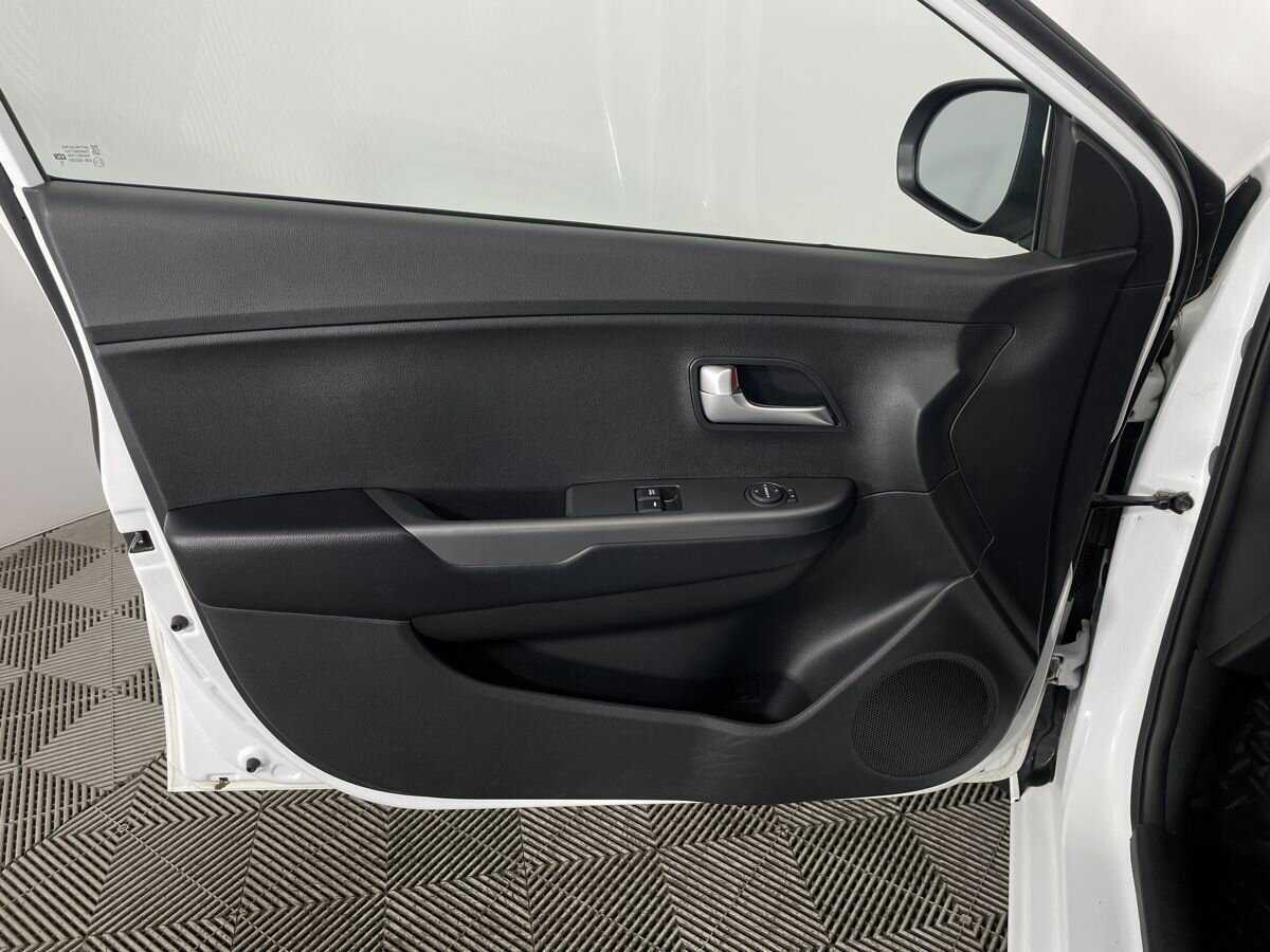 Kia Rio, 2017 Фото №8