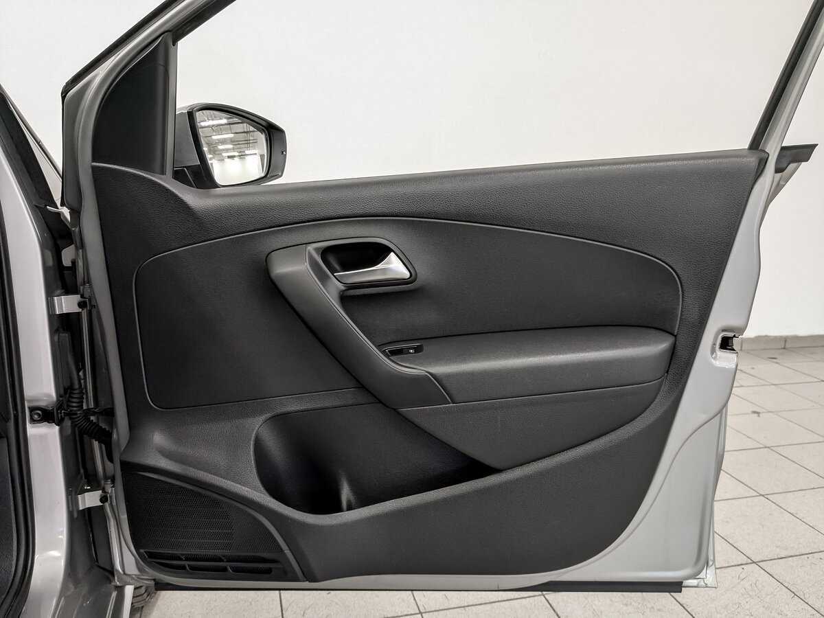 Volkswagen Polo, 2018 Фото №23