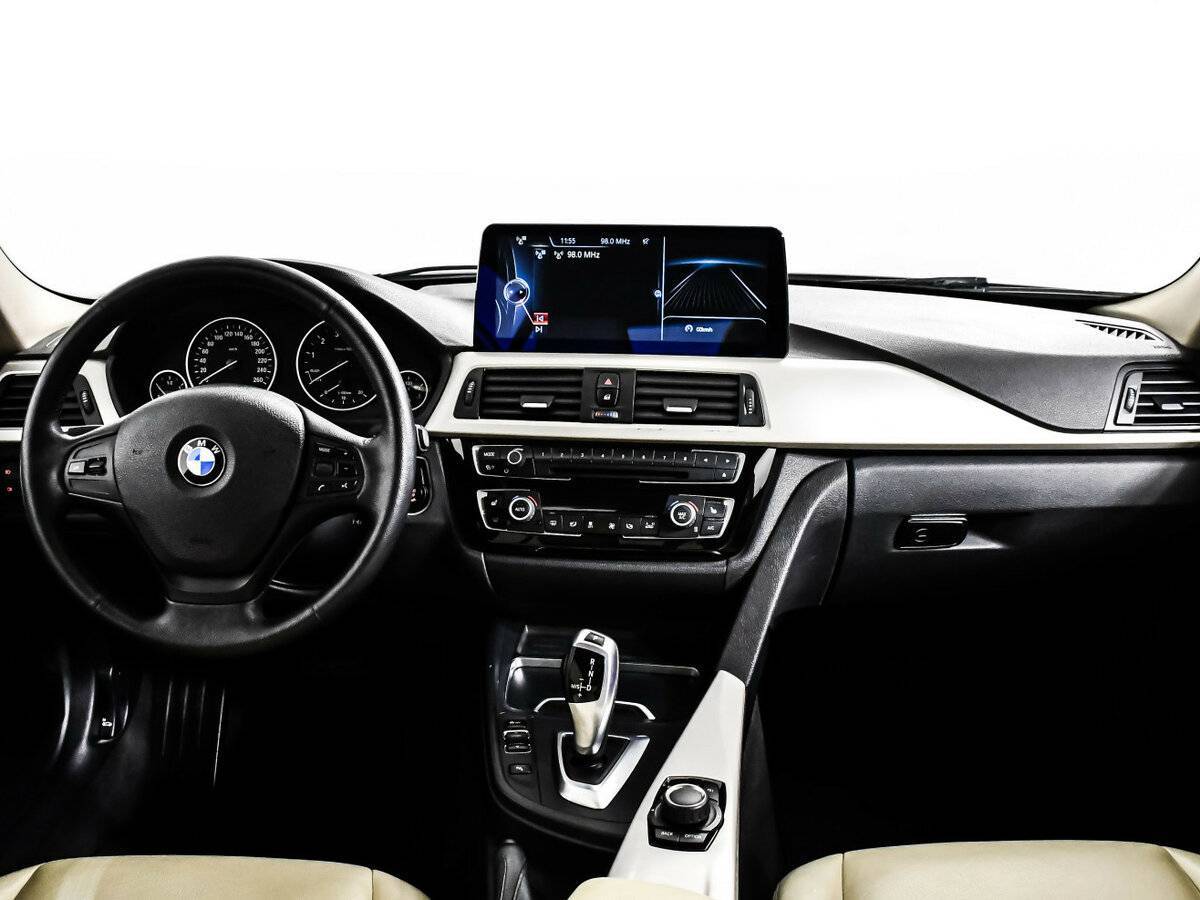 BMW 3 серии 318i, 2015 Фото №11