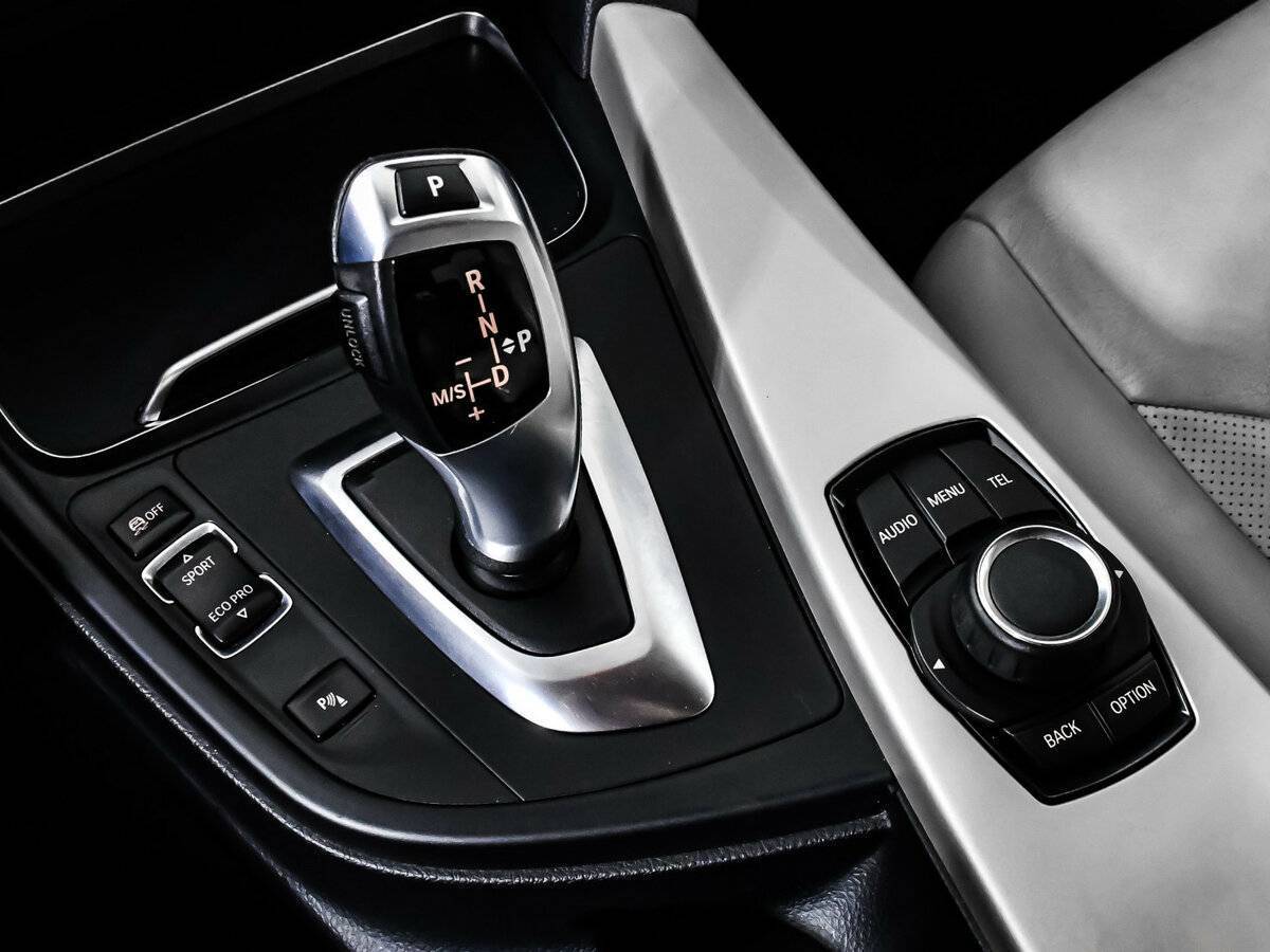 BMW 3 серии 318i, 2015 Фото №15