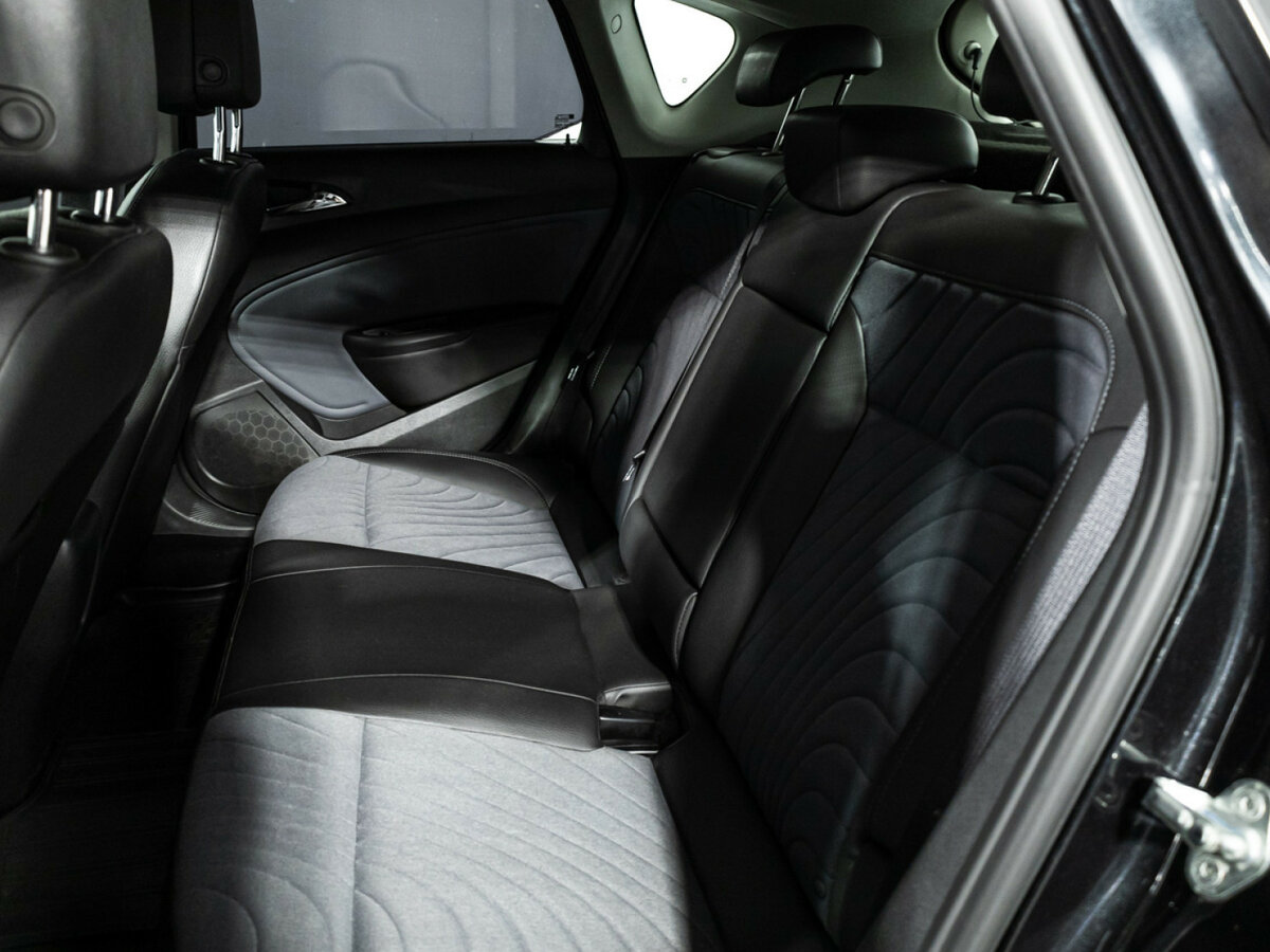 Opel Astra J Рестайлинг, 2013 Фото №5